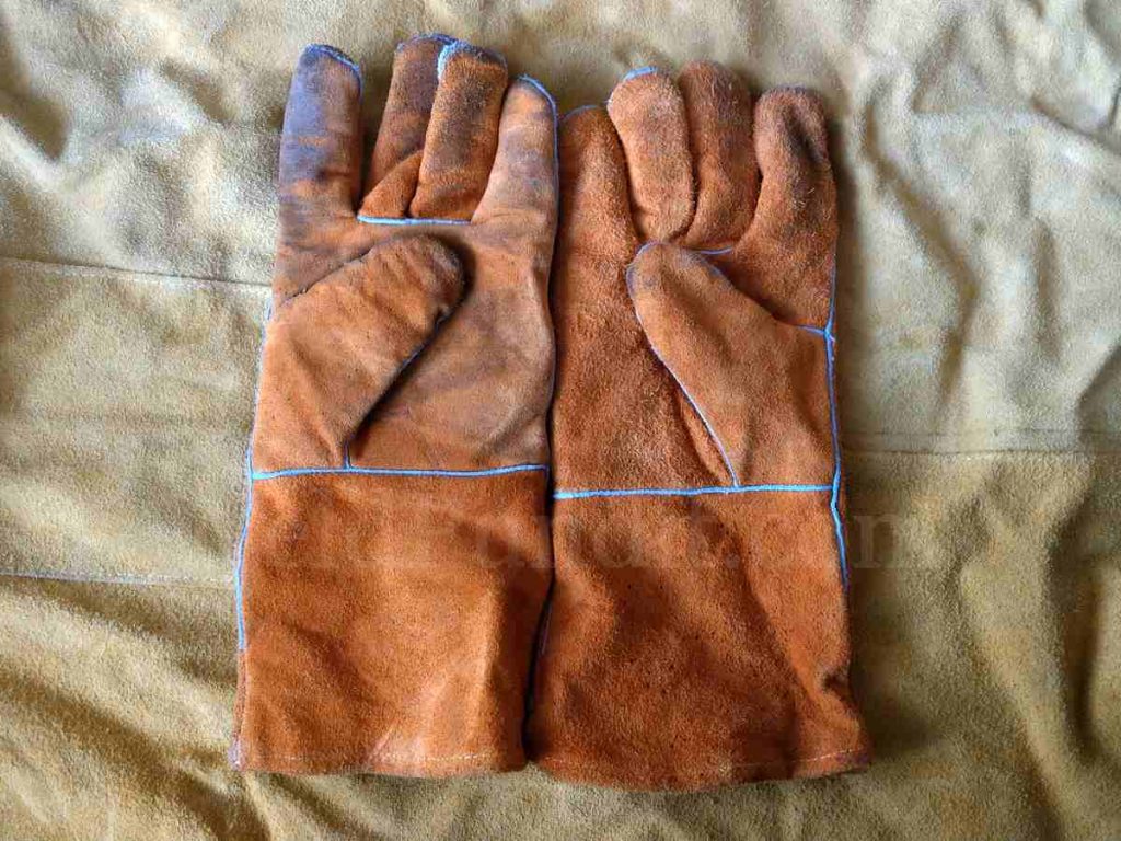 A photo of leather welding gloves