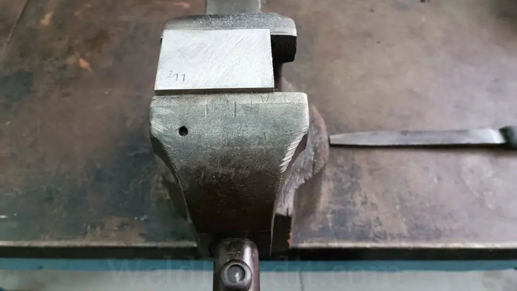 A photo of a vise for metals